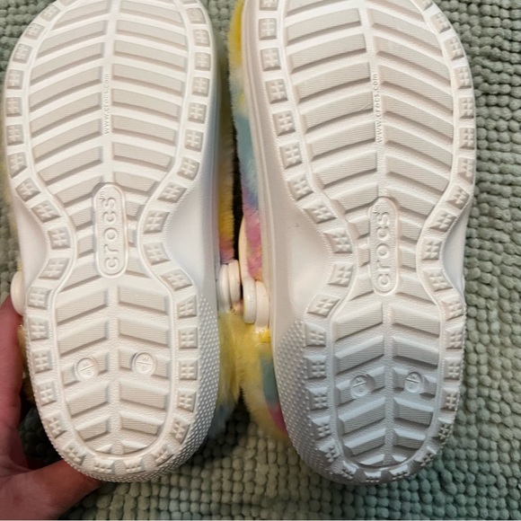 Crocs Fuzzy Clogs Tie Dye - Picture 3 of 4